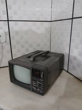 TV Portátil Deluxe Magnatech 5 polegadas