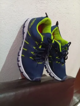 Tênis Infantil Azul com Detalhes em Neon