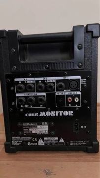 Caixa de Som Roland Cube Monitor CM-30
