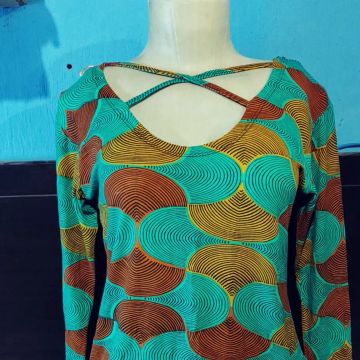 Blusinha manga longa Estampada com Decote Cruzado