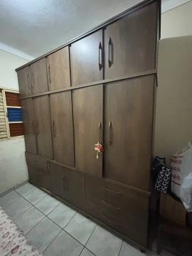 Armário de madeira em ótimo estado