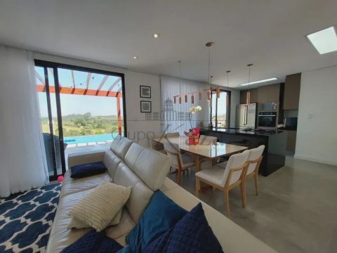 Casa em Condomínio - Residencial Parque Lago Dourado - 3 Suítes - 500m²