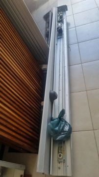 Estrutura para porta elétrica automática, com motor acoplado em perfeito estado!o