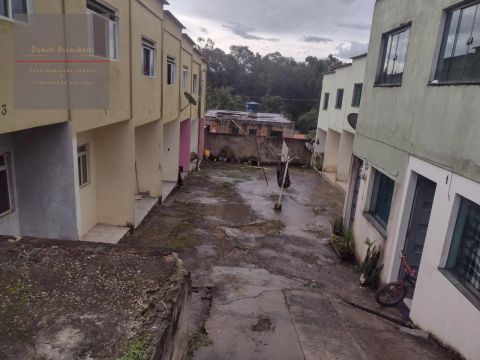 Casa com 14 kitnets em Campolide