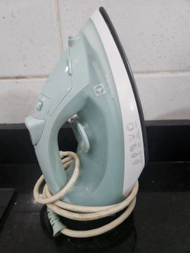 Ferro de Passar Roupa Electrolux