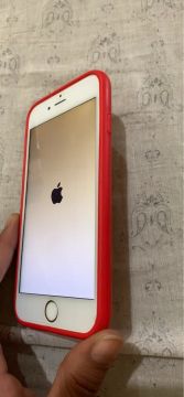 iPhone 6s rose com capa vermelha