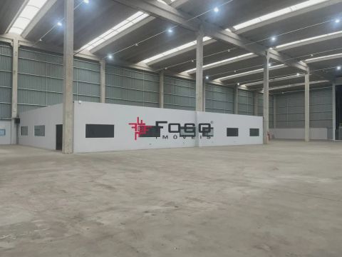 Galpão Comercial / 3.500m²  / Chácaras Reunidas / São José dos Campos