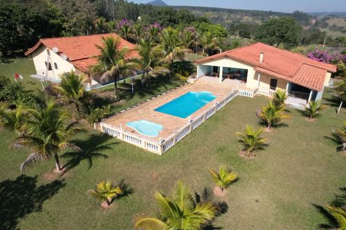 Chácara em bofete com linda casa piscina e ótima localização
