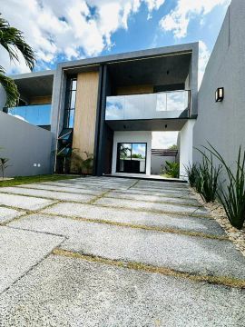 Duplex de alto padrão com 4 suites e área gourmet integrada no Eusébio
