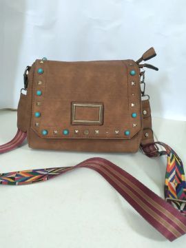 Bolsa de Ombro Marrom com Detalhes em Pedrarias
