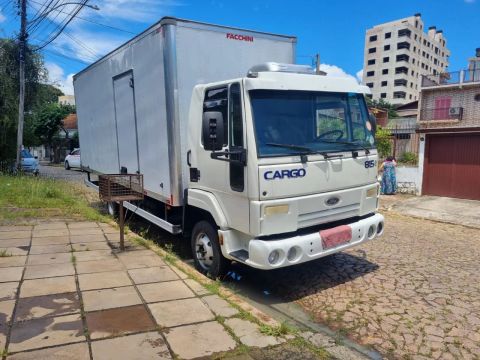 Cargo 815 ano 2010 - Baú 6,20 
