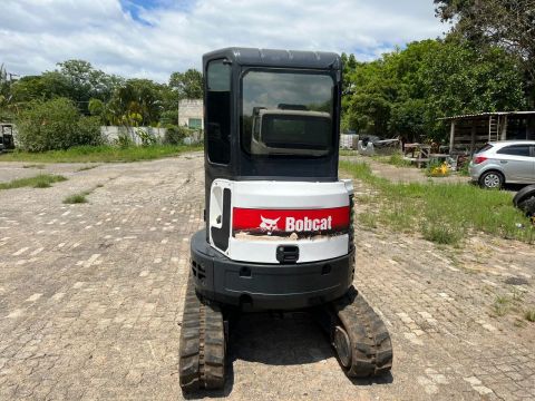 Mini escavadeira Bobcat E26