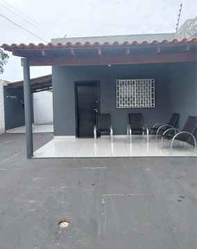 Vende-se casa no Canelas 2 qts 