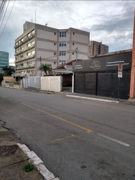 OPORTUNIDADE!!! Centro comercial de Sete Lagoas. Loja e Estacionamento. 