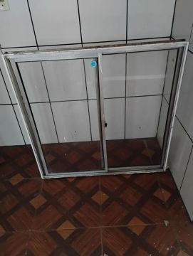 Vendo Barato,janela de Alumínio com vidro 