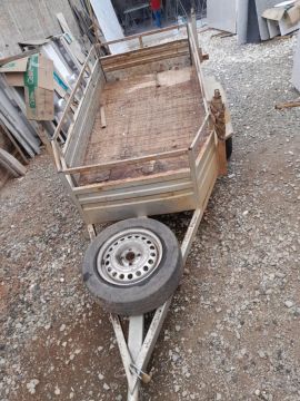 VENDE-SE UMA CARRETINHA!