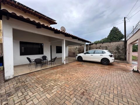 ALUGA-SE CASA NA 607 SUL