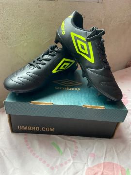 Chuteiras Umbro - Tamanho 35- Novas