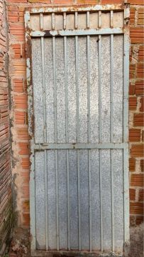 Porta de aço galvanizada usada