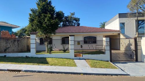 Linda casa a venda em Uvaranas 