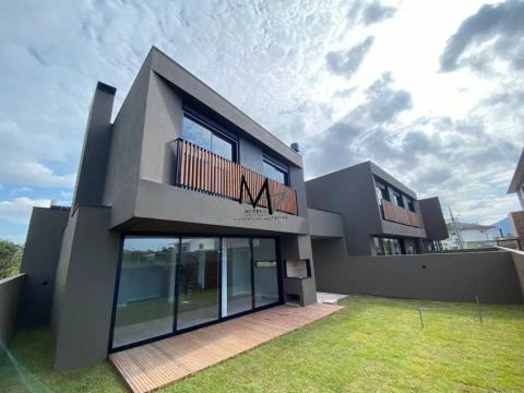 Casa com 3 dormitórios no Campeche