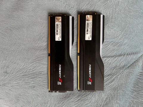 Memória Ram Trident Z5 Rgb Preto 64gb (2x32) Usada Por 3 Meses