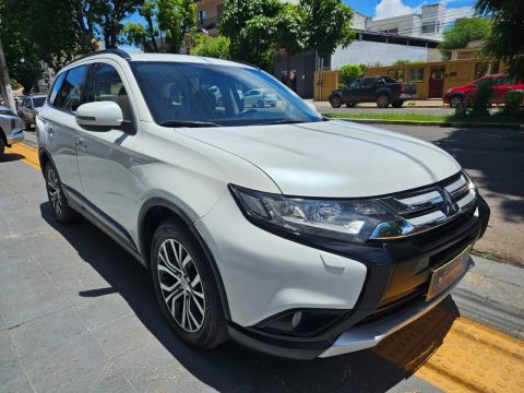 Outlander 2.2 diesel 4x4