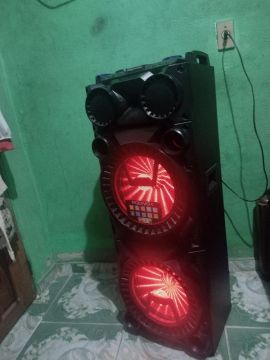 Caixa de Som Polyvox com Iluminação LED
