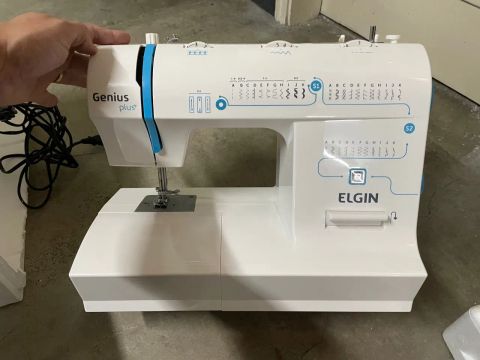 Máquina de Costura Elgin Genius Plus