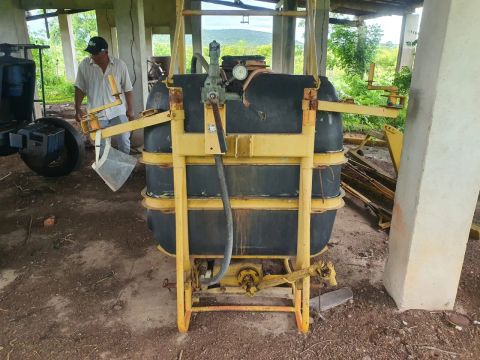 Carrinho pulverizador para produção rural