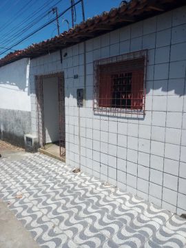 Alugo excelente casa em Felipe Camarão