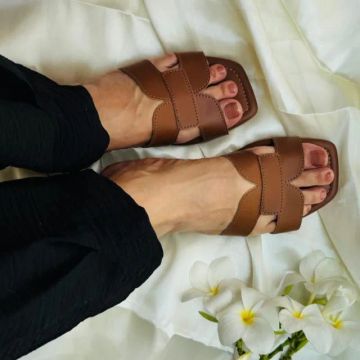 Sandália Feminina Rasteirinha H Bico Quadrado Santorine Moda Luxo Leve Conforto Estilo