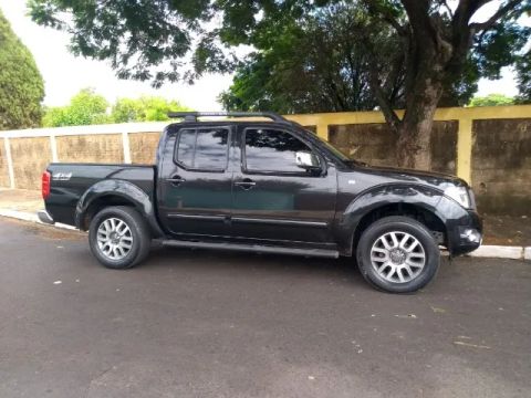Nissan Frontier SL 4x4 2014 - Diesel, Impecável e Pronta para o Trabalho ou Aventura!