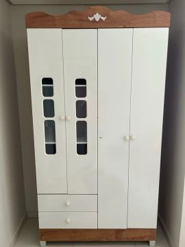 Guarda-Roupas Branco 3 Portas com Detalhes em Madeira