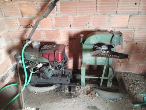 Motor diesel b9 com picadeira de cana.