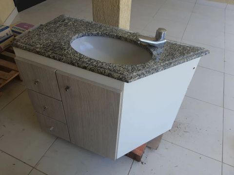 Pia em granito para banheiro com armário