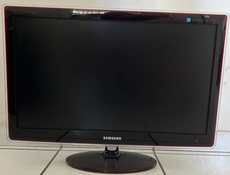Monitor TV Samsung p2470hn - com defeito