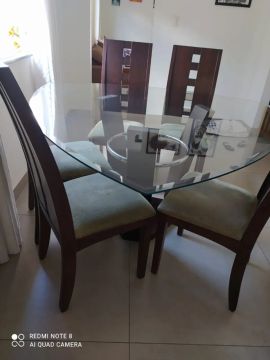 Mesa de jantar triangular com 6 cadeiras