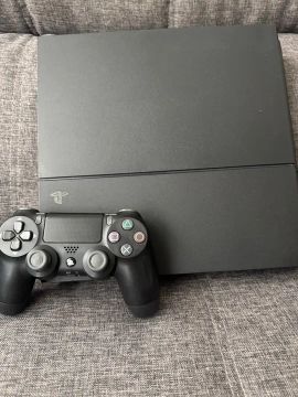 Playstation 4 Slim - 2 controles 