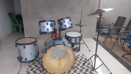 Bateria completa para iniciantes RMV Scorpion Bumbo 22"