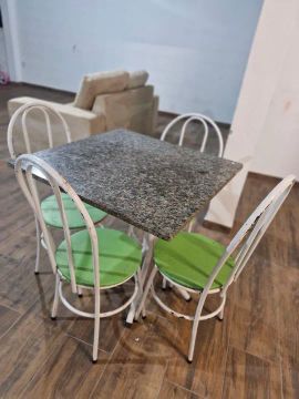 Conjunto de Mesa e 4 Cadeirasr