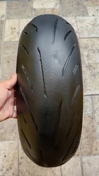 Pneu usado Bridgestone Battlax Hyper Sport S22 180/55-17