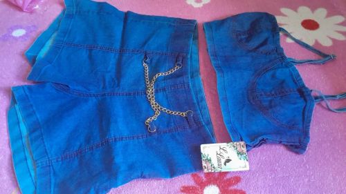 Conjunto Jeans com Detalhe de Corrente