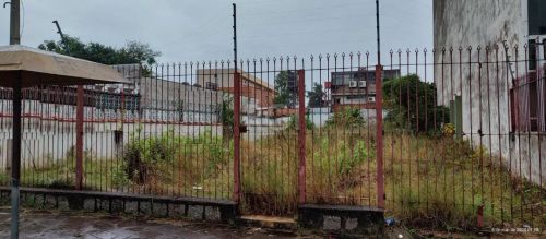 Terreno plano, medindo 544 m2 com medidas de 10,00 frente por 48,20m frente a fundos por u