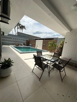 Casa com Piscina
