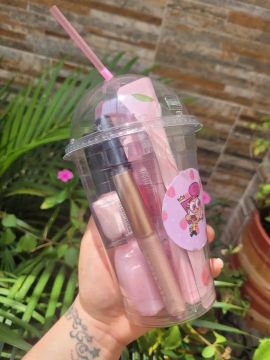 Kit de Maquiagem em Copinho