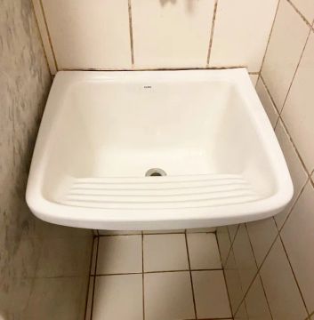 Vendo tanque de 30L de louça