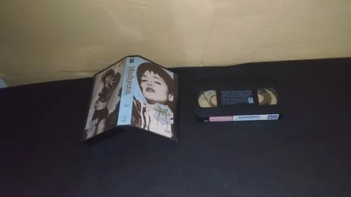 Madonna Fita Vhs, original, bom estado capa e fita. E outros.