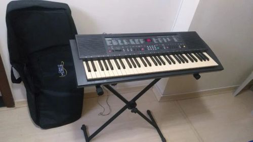 Teclado Yamaha PSR-300, com fonte, base de suporte e capa bag acolchoada