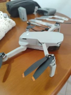 Drone DJI Mini 2 Combo fly 